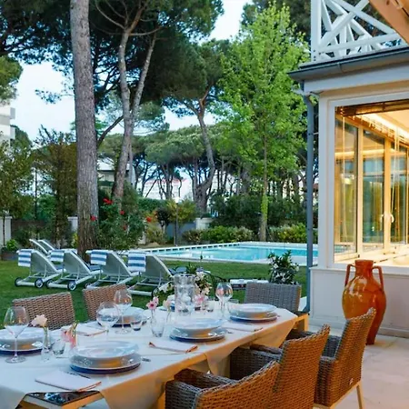 With Private Pool 200m From The Апартаменты