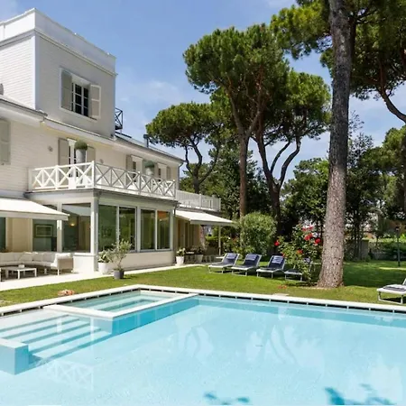 With Private Pool 200m From The * Марина-ди-Пьетрасанта